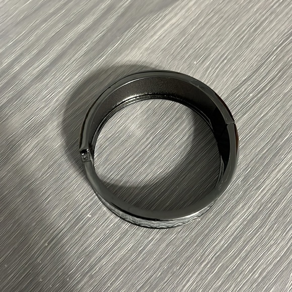 Vintage Metal Hinged Bangle Bracelet with Chevron Design, EUC - Picture 7 of 8